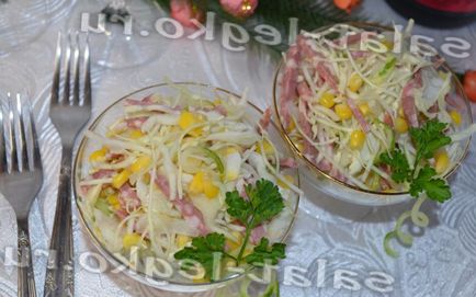 Saláta káposzta kolbász, uborka fotókkal