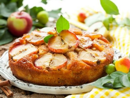 Шарлотка з яблуками - простий і швидкий рецепт смачного пирога