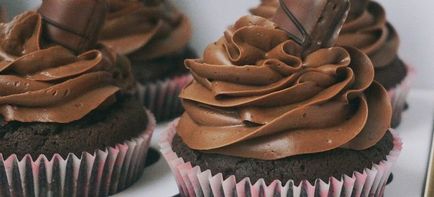Шоколадний крем заварний, вершковий і масляний для торта, капкейков або еклерів - рецепти з какао