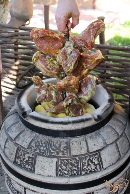 Sertés burgonyával főtt tandoor - lépésről lépésre recept fotók (nyárs) Sertés burgonyával főtt tandoor - lépésről lépésre recept fotók