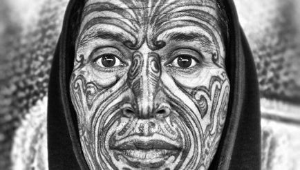 Māori sensul tatuajului pentru trib, după cum este aplicat, decât să difere