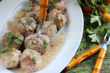 Meatballs în sos cremos - o rețetă cu o fotografie într-o tigaie, cum să gătești pe