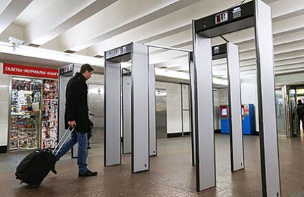 Тотальний огляд пасажирів в метро санктрпетербурга спровокував стовпотворіння