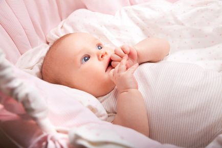 У дитини холодні руки і ноги чому, як допомогти грудничку і новонародженому
