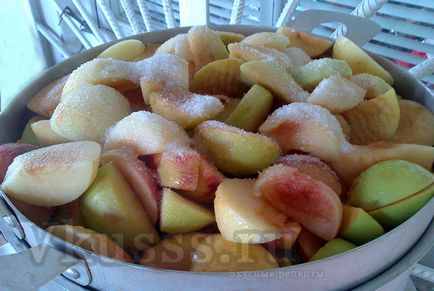Suc de mere prin sokovarku pentru rețeta de iarnă cu o fotografie