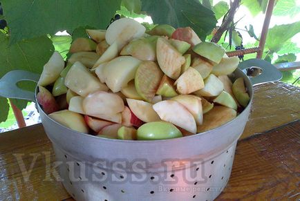 Az almalé keresztül sokovarku téli recept fotó (alma) Az almalé keresztül sokovarku téli recept egy fotó