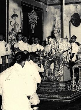 10 Fapte despre Regele Thailandei (Thailanda)