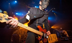 Altwall mort bass player slipknot