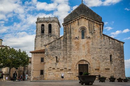 Besalú în Spania - atracții și fotografii