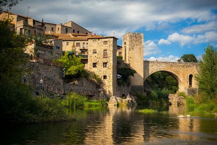 Besalú în Spania - atracții și fotografii