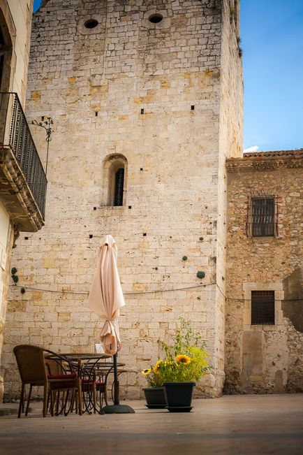 Besalú în Spania - atracții și fotografii