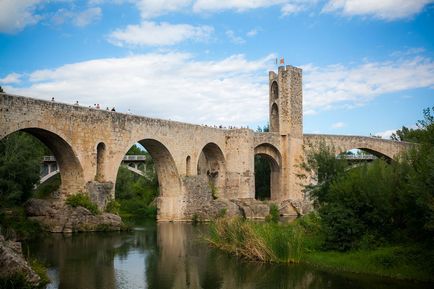 Besalú în Spania - atracții și fotografii