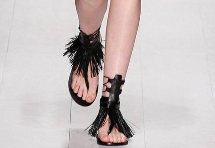 Sandale în stil grecesc cu ceea ce poți purta
