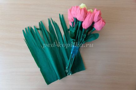 Buchet de flori din dulciuri și hârtie ondulată cu mâinile mele de clasa maestru de 9 mai cu fotografie