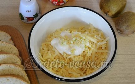 Szendvicsek, kiwi és a sajt recept lépésről lépésre (9 fotók)