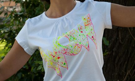 Декор футболки акриловими флуоресцентними фарбами