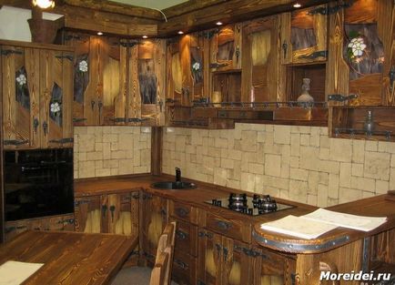 Proiectarea bucătăriei pentru interiorul antic rustic și olandez