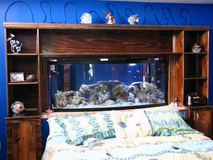 Дизайн спальні з акваріумом