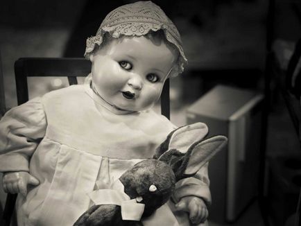 Для чого людям потрібні страшні ляльки