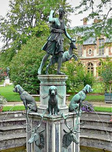 Palatul Fontainebleau, cum se ajunge acolo, orele de deschidere, costurile vizitei, istoria, descrierea