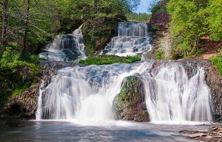 Cascada Dzhurinsky în Ucraina