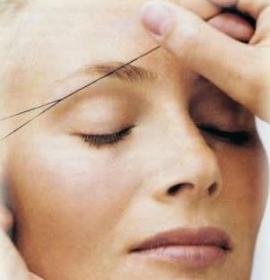 Epilarea printr-un fir este o metodă convenabilă de eliminare a părului nedorit