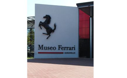 Ferrari за 60 євро прямо в італії