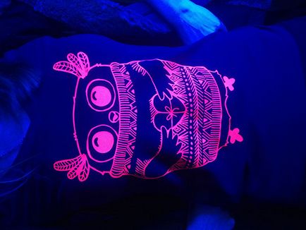T-shirt fluorescente (stralucire cu ultraviolete) in stoc si la comanda
