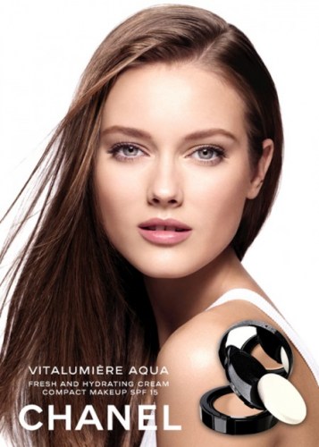 Фотошоп немає! Це chanel vitalumiere aqua fresh and hydrating cream compact makeup with spf15 в