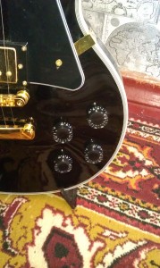 Gibson les paul sau stratocaster