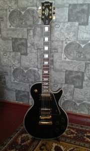 Gibson les paul sau stratocaster