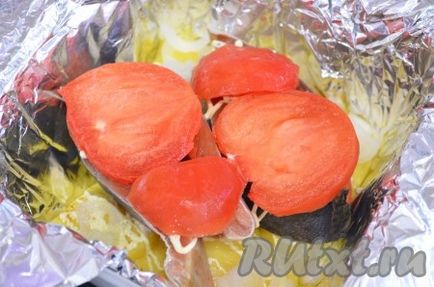 Roz somon cu cartofi în cuptor - pregătim pas cu pas de la fotografie