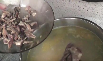 Ciuperci din rețete proaspete, congelate, uscate de ciuperci, cum să gătești primul fel de mâncare