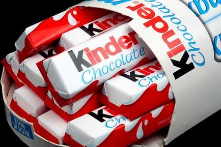 És miért csokoládé csomagolva egy wrapper susogása az egész lakásban hallani a (csokoládé) És miért csokoládé csomagolva egy wrapper susogása az egész lakásban hallani