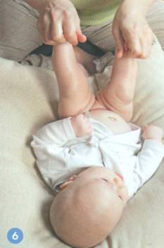 Cum sa faci un masaj inainte de culcare, masati un bebelus pentru somn