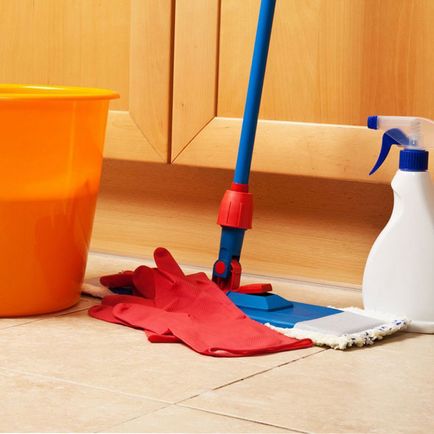 Как да се чисти фугите между плочките в банята у дома, отколкото за почистване фолк или химически