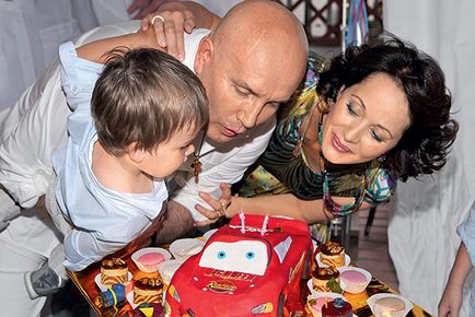 Ahogy Olga Kabo ünnepelte második születésnapját a fia, Victor hello! Oroszország