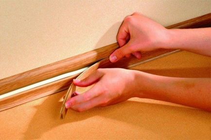 Cum să fixați în mod corespunzător placa de podea de podea - instalarea placilor de plastic cu propriile mâini