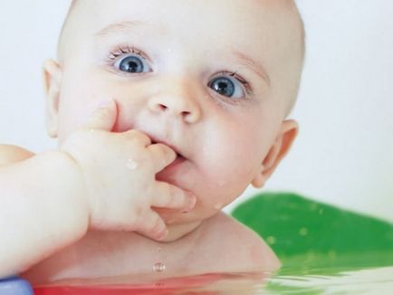 Cum să preveniți iritarea din saliva la un copil - iritarea pielii de la saliva la un copil - îngrijire