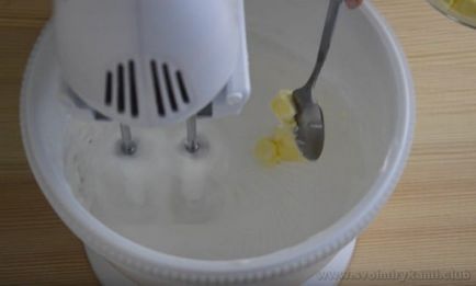 Cum sa faci o crema pentru brioșe într-o rețetă pas cu pas cu o fotografie