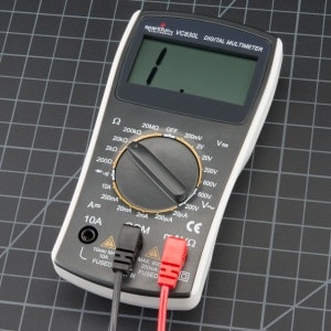 Як перевірити ємність аккумулятрора мультиметром