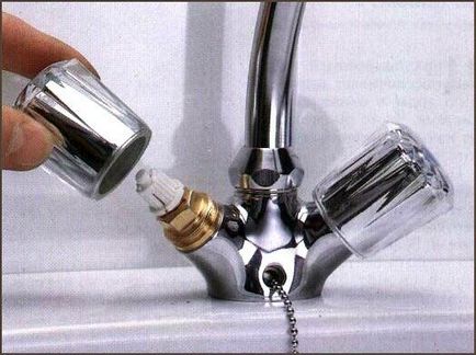 Cum să dezasamblați o robinet robinet într-o cadă de baie cu un singur pârghie, un video cu o bilă, tipul dvhventilny și demontarea