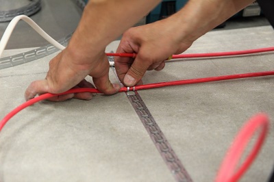 Як зробити електричний тепла підлога установка нагрівального кабелю, як правильно стелити, ніж