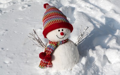 Cum să faci un om de zăpadă cu mâinile tale (din hârtie, fir, zăpadă și șosete)