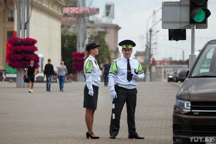 Ce arată inspectorii de sex feminin de la DPS în pălării noi, în revista despre Minsk