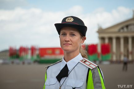 Ce arată inspectorii de sex feminin de la DPS în pălării noi, în revista despre Minsk