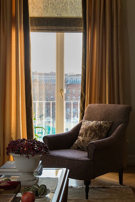 Clasic și Empire stil pastel interior într-un apartament din Moscova