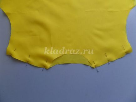 Costum de pânză de pui cu mâinile proprii