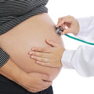 Polyhydramnion a terhesség alatt, a fő okai, megelőzése és kezelése