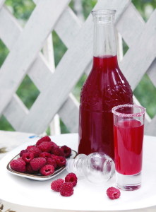 Infúzió, tinktúra és likőr málna vodka, brandy alkohol, vagy az otthoni főzés recept (málna brandy likőr vodka alkohol brandy likőr recept) Infúzió, tinktúra és likőr málna vodka, alkohol vagy konyak recept otthon